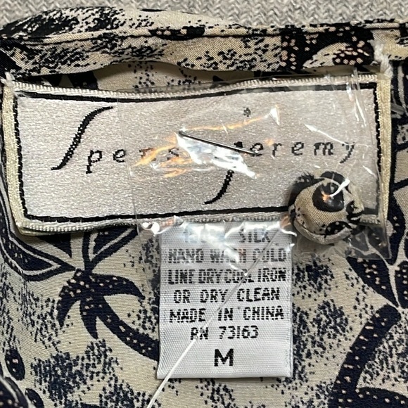 NWOT Spenser Jeremy Black Cream 100% Silk Short Sleeve Blouse - Size Medium - Picture 10 of 13